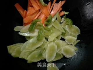 莴笋炒胡萝卜的做法步骤：3