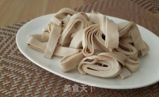 鲜族红油干豆腐丝的做法步骤：2