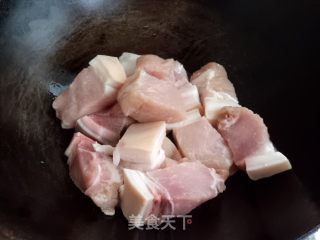 杏鲍菇烧肉的做法步骤：2