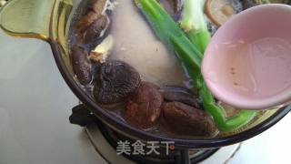 香菇鸡汤的做法步骤：6