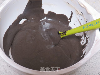 撞击视觉滴【黑旋风蛋糕卷】的做法步骤：10