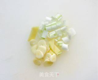 素炒豆腐皮的做法步骤：3