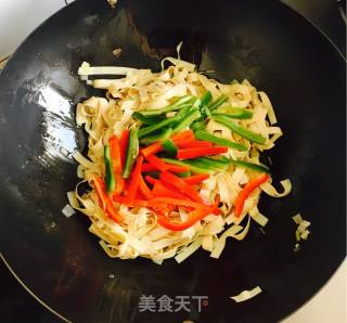 素炒豆腐皮的做法步骤：6