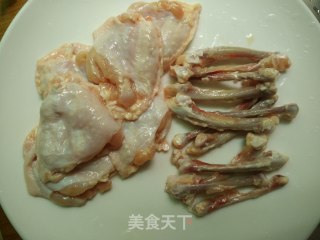 红烧无骨鸡翅的做法步骤：1