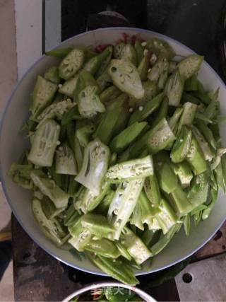 秋葵炒扁豆的做法步骤：1