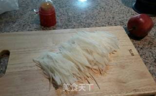 美人椒腌拌萝卜丝下饭小菜的做法步骤：2