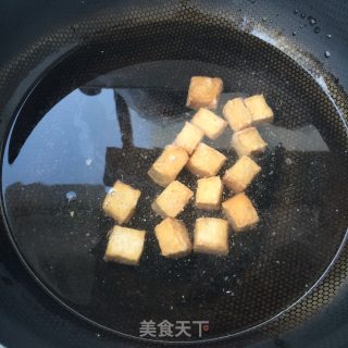 西兰花炒鱼豆腐的做法步骤：5