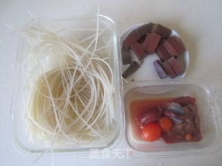 鸭血粉丝汤的做法步骤：1