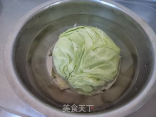 圆白菜炒香菇的做法步骤：1