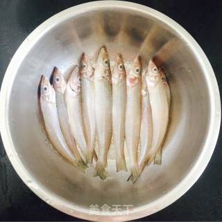 香煎沙丁鱼的做法步骤：1