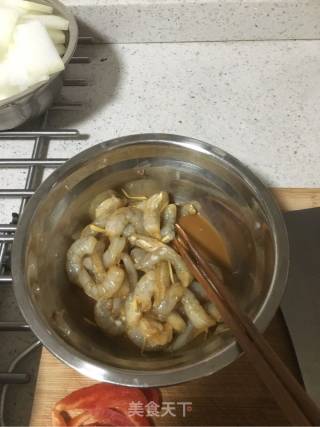 冬瓜炒大虾的做法步骤：1
