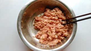 咸蛋黄菜肉大馄饨的做法步骤：5