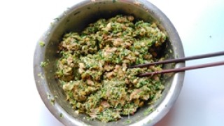咸蛋黄菜肉大馄饨的做法步骤：10