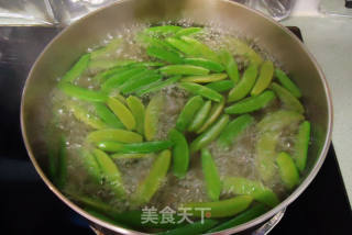 海参烩蜜豆的做法步骤：3
