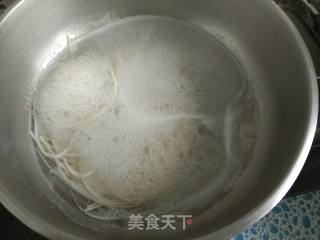 金针菇炸酱面的做法步骤：3