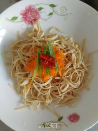 油炝豆腐皮的做法步骤：4
