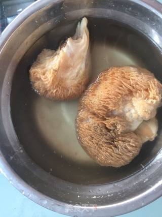 养胃猴头菇桂圆煲鸡汤的做法步骤：1