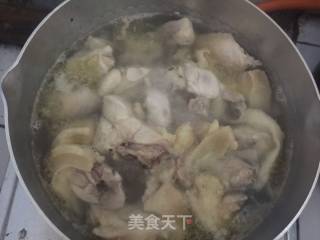 养胃猴头菇桂圆煲鸡汤的做法步骤：2