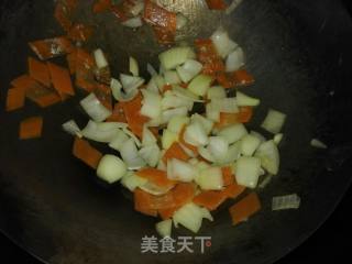 杂炒秋葵（洋葱胡萝卜青椒炒鸡蛋）的做法步骤：17