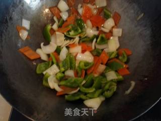 杂炒秋葵（洋葱胡萝卜青椒炒鸡蛋）的做法步骤：18