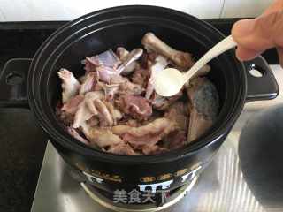 砂锅啤酒鸭的做法步骤：6