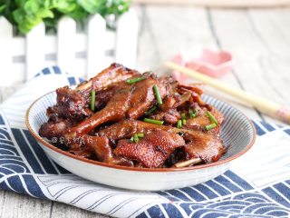 砂锅啤酒鸭的做法步骤：10
