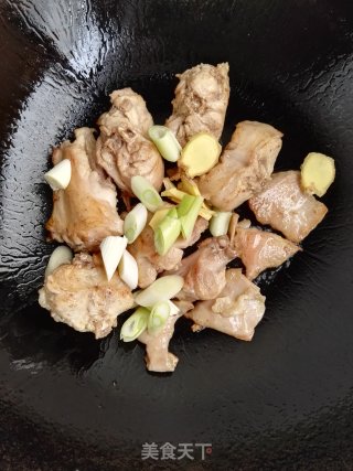 土豆炖兔肉的做法步骤：5