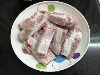 无锡排骨的做法步骤：1