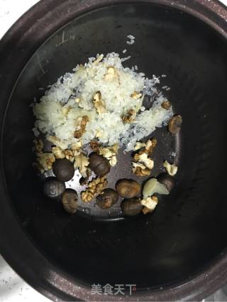 核桃栗子百合粥的做法步骤：1