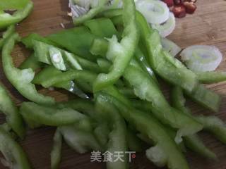 蘑菇炒肉的做法步骤：1