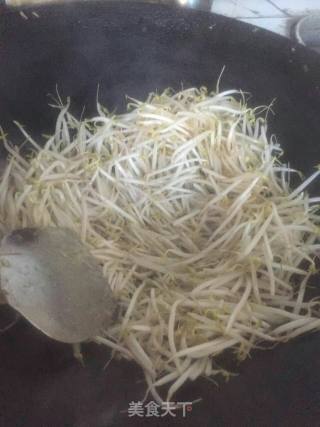 清炒绿豆芽的做法步骤：1