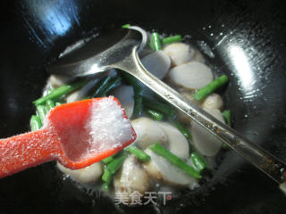 梅豆炒芋艿的做法步骤：6