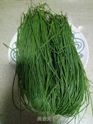 小蒜炒小米的做法步骤：1