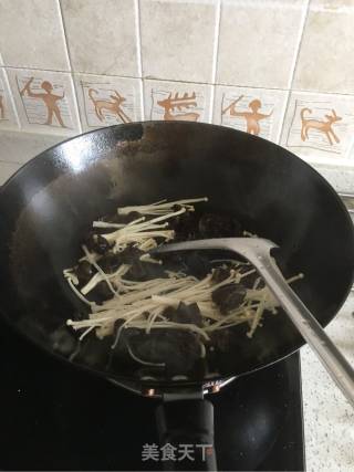 金针木耳鱼丸汤的做法步骤：2