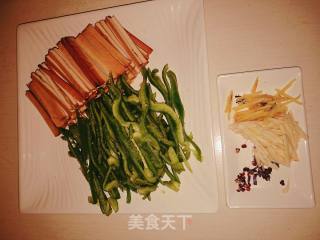 青椒豆腐干的做法步骤：1