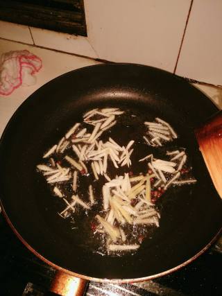 青椒豆腐干的做法步骤：2