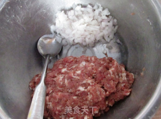 洋葱牛肉饼的做法步骤：4
