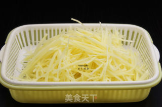 土豆丝饼的做法步骤：3