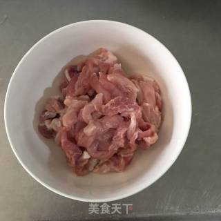 酸菜肉丝炒毛豆的做法步骤：3