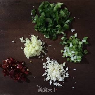 酸菜肉丝炒毛豆的做法步骤：4