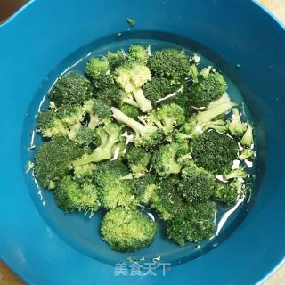 西兰花浓汤的做法步骤：2