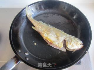 黄鱼烧霉千张的做法步骤：7