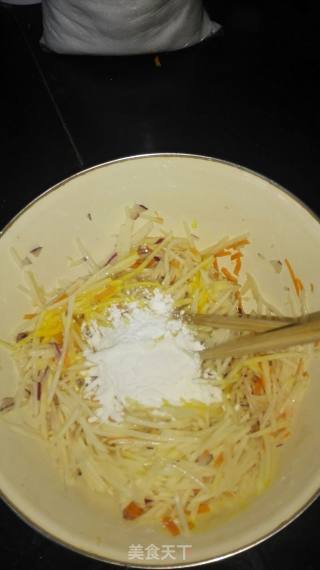 土豆饼的做法步骤：2