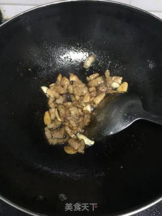 蒜薹炒肉的做法步骤：2