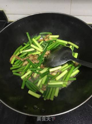 蒜薹炒肉的做法步骤：3