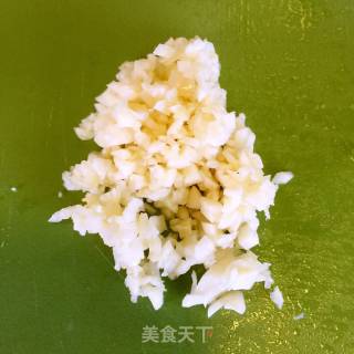炝拌菠菜的做法步骤：2
