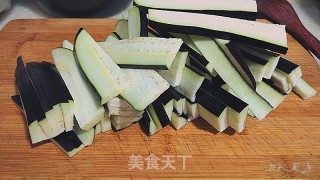 酥蒜脆茄的做法步骤：1