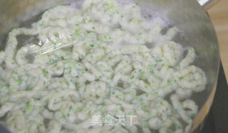 幼儿Q弹虾面 宝宝辅食，西兰花+芥兰+普通面粉的做法步骤：8