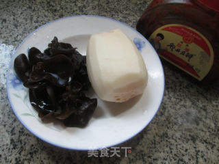 黑木耳炒莲藕的做法步骤：1