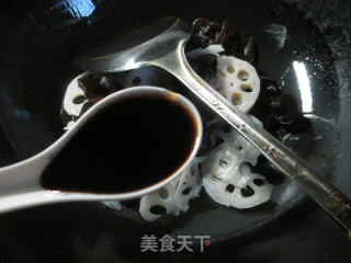 黑木耳炒莲藕的做法步骤：5